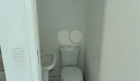 Sobrado à venda com 3 quartos em Jardim Petrópolis, Cotia, SP