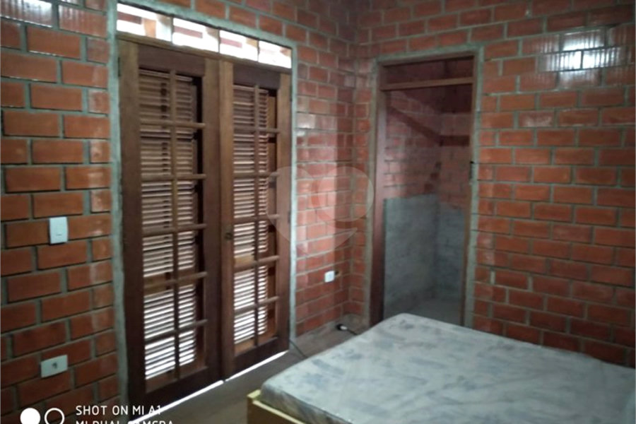 Sobrado à venda com 4 quartos, sendo 3 suítes, em Serra da Cantareira, Mairiporã, SP