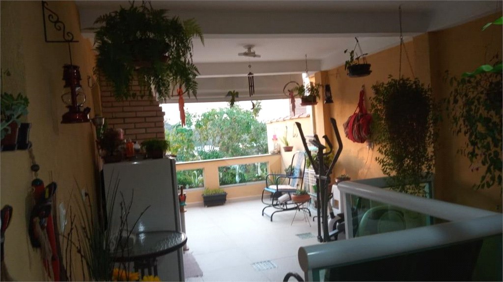 Casa à venda com 3 quartos, sendo 1 suíte, no condomínio Alcides Moreira, São Paulo - SP