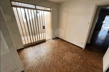 Sobrado com 180m², 3 quartos e 2 vagas