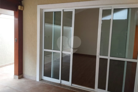 Casa à venda com 3 quartos, sendo 1 suíte,  no condomínio Vila Aracoara, Araraquara - SP