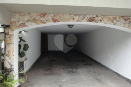 Sobrado à venda com 4 quartos, sendo 3 suítes, em Jardim São Bento, São Paulo, SP