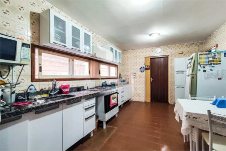 Sobrado à venda com 4 quartos, sendo 2 suítes, em Jardim Morumbi, São Paulo, SP