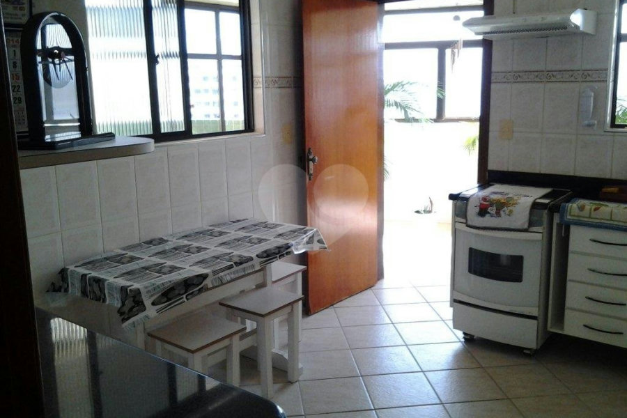 Apartamento à venda com 3 quartos, sendo 2 suítes, em Vila Tupi, Praia Grande, SP