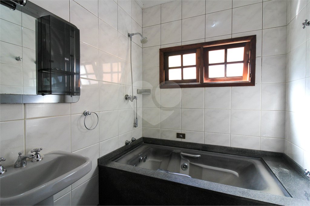 Casa à venda com 5 quartos, sendo 3 suítes, em Jardim São Bento, São Paulo, SP