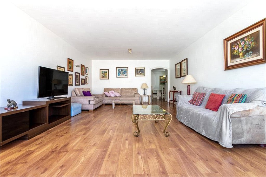 Apartamento à venda com 3 quartos, sendo 1 suíte, em Copacabana, Rio de Janeiro, RJ