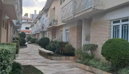 Casa à venda com 3 quartos, sendo 1 suíte, no condomínio Jardim das Palmas, São Paulo - SP