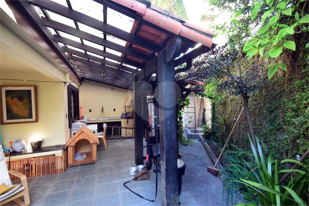 Casa à venda com 5 quartos, sendo 1 suíte, no condomínio Vivendas, Rio de Janeiro - RJ