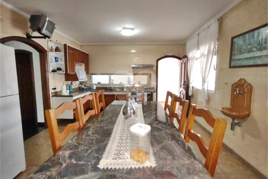 Casa à venda com 3 quartos, sendo 1 suíte, no condomínio Vila Paiva, São Paulo - SP
