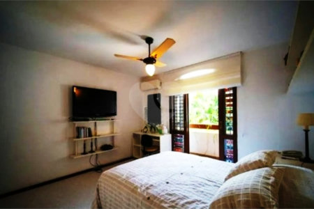 Casa à venda com 5 quartos, sendo 2 suítes,  em Jardim Everest, São Paulo, SP