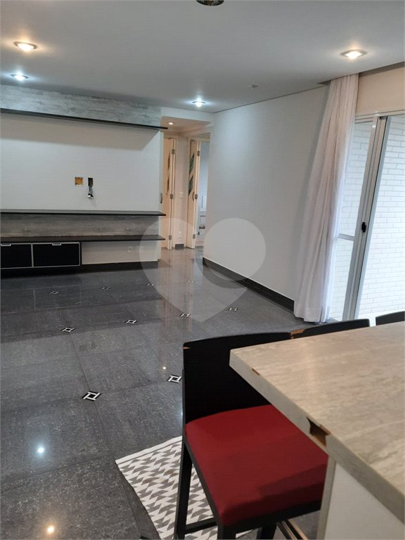 Apartamento à venda ou para alugar com 3 quartos, sendo 1 suíte, em Cidade São Francisco, São Paulo, SP