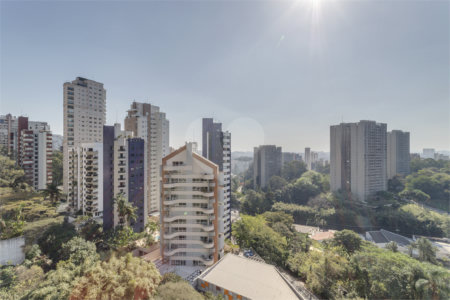 Apartamento à venda com 3 quartos, sendo 1 suíte, em Morumbi, São Paulo, SP