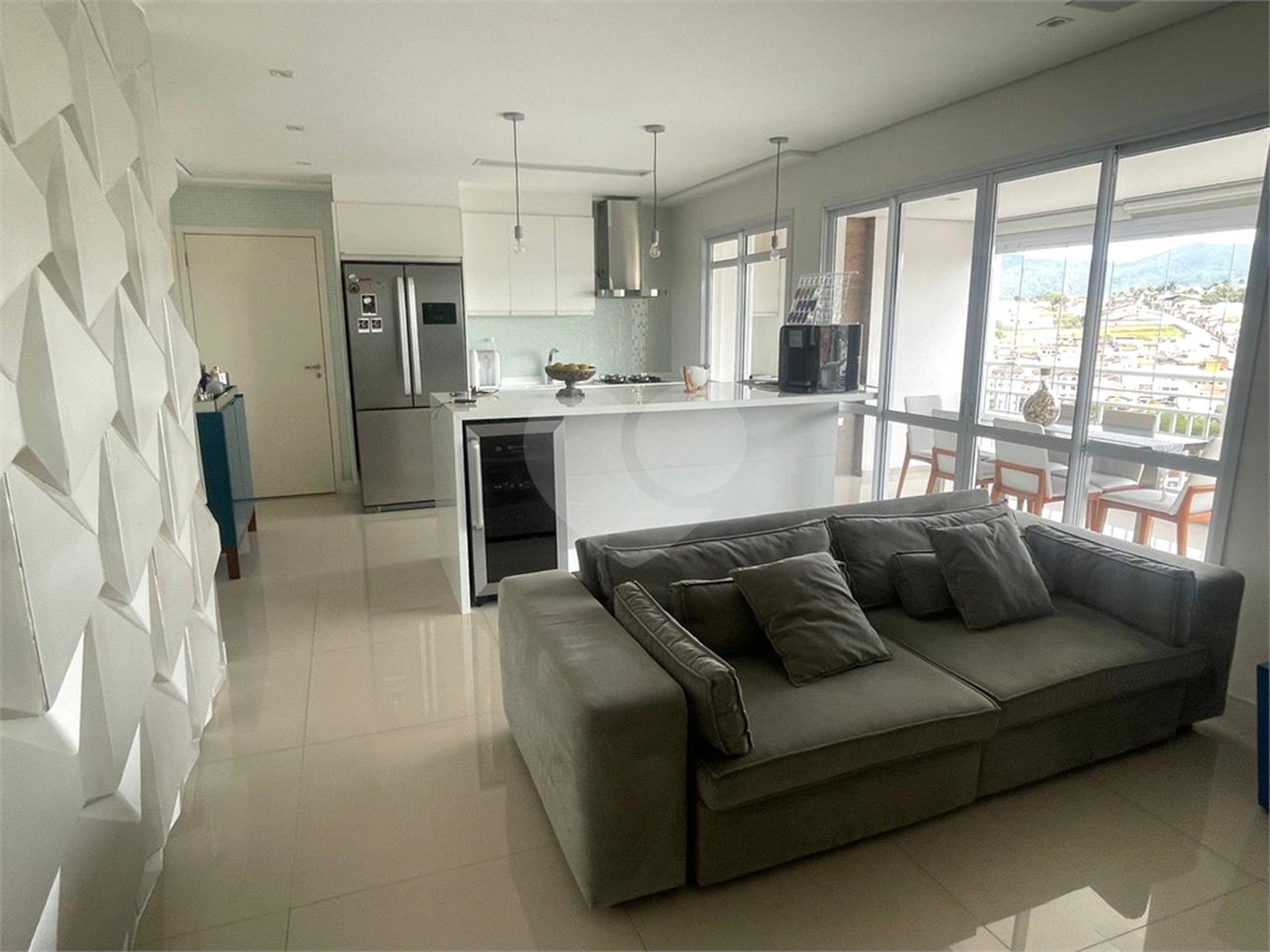 Apartamento à venda com 3 quartos, sendo 1 suíte,  em Vila Suissa, Mogi das Cruzes, SP