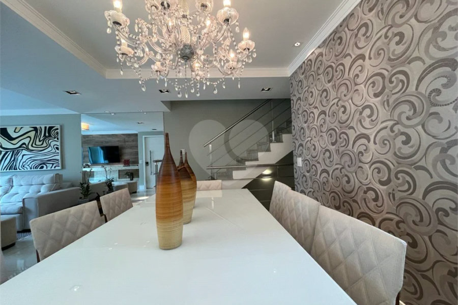 Casa à venda com 4 quartos, sendo 2 suítes, no condomínio Floradas da Serra, São Paulo - SP