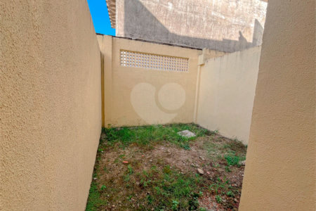 Casa à venda com 4 quartos, sendo 1 suíte, no condomínio Imperial Santa Cruz, Rio de Janeiro - RJ