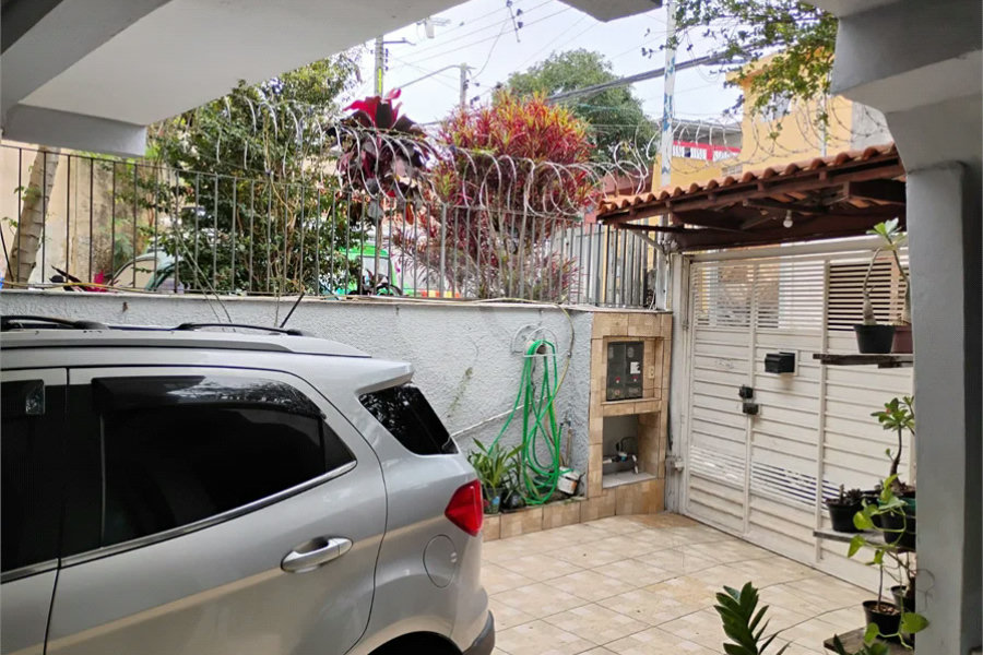Vende-se casa na Vila Santa Catarina - Excelente oportunidade para investimento e geração de renda