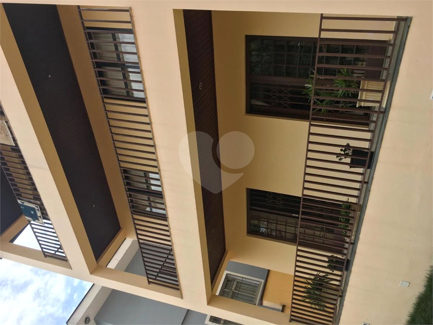 Casa à venda com 4 quartos, sendo 2 suítes,  em Vila Suzana, São Paulo, SP