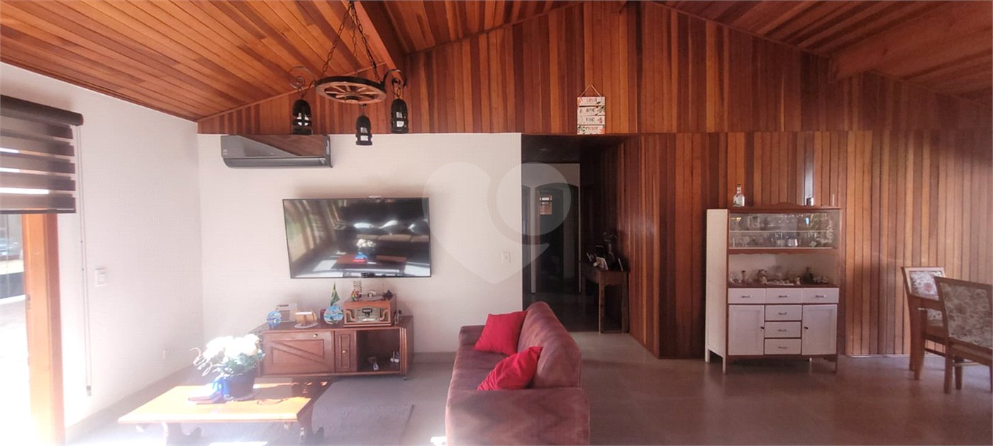 Casa à venda com 3 quartos, sendo 2 suítes,  em Mantiqueira, Mairiporã, SP