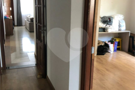 Casa à venda com 3 quartos, sendo 1 suíte, no condomínio Fiorella, Valinhos - SP