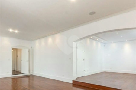 Casa à venda com 4 quartos, sendo 2 suítes, em Vila Morumbi, São Paulo, SP