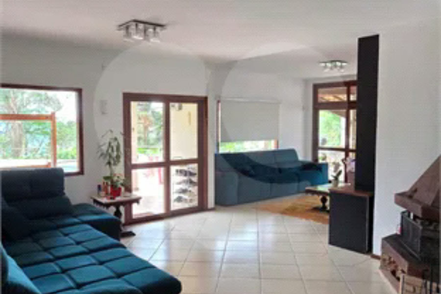 Sobrado à venda com 5 quartos, sendo 3 suítes, em Roseira, Mairiporã, SP