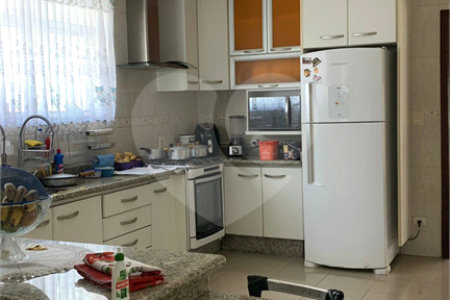 Casa Térrea à venda com 3 quartos no Centro, Poá, SP
