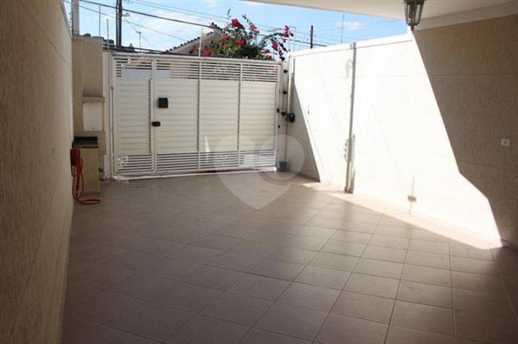 Sobrado à venda com 3 suítes em Vila Nivi, São Paulo, SP