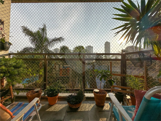 Apartamento à venda com 3 quartos, sendo 1 suíte,  em Vila Sofia, São Paulo, SP