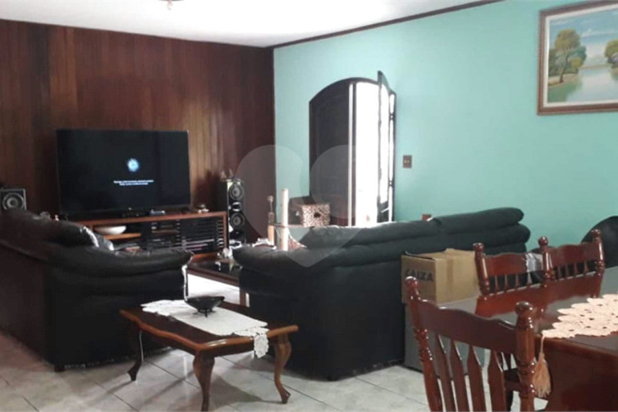 Casa à venda com 4 quartos, sendo 2 suítes, no condomínio Gleba II, Mairiporã - SP