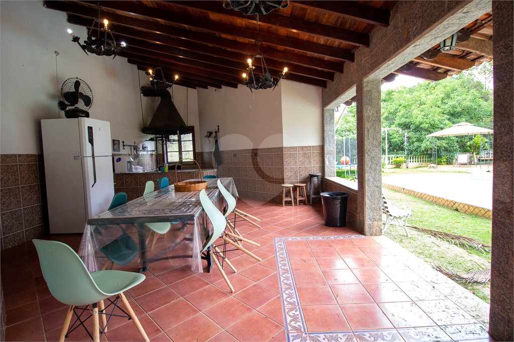 Casa à venda ou para alugar com 5 quartos, sendo 2 suítes, no condomínio Restinga Verde, São Roque - SP
