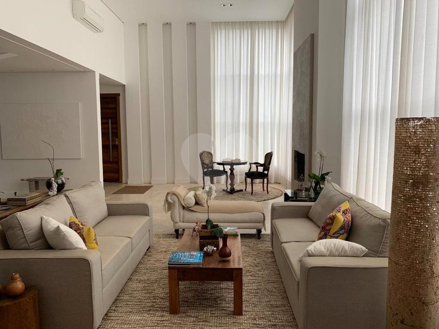 Casa à venda com 5 quartos, sendo 3 suítes, no condomínio Residencial Saint German, Araçoiaba da Serra - SP