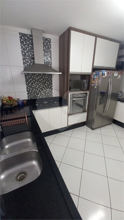 Sobrado à venda com 3 suítes em Vila Nivi, São Paulo, SP