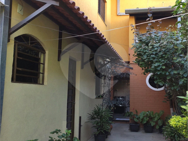 Casa à venda com 4 quartos, sendo 1 suíte,  no condomínio Travessa Jacob,38, São Paulo - SP
