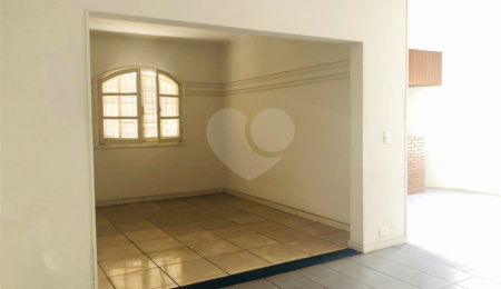 Sobrado à venda com 4 quartos, sendo 3 suítes,  em Vila Rosália, Guarulhos, SP