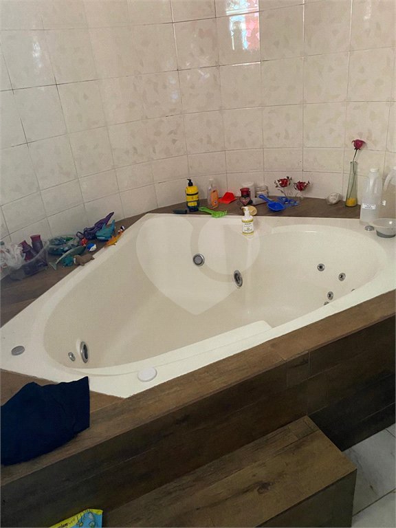 Sobrado à venda com 4 quartos, sendo 3 suítes, em Vila Gustavo, São Paulo, SP