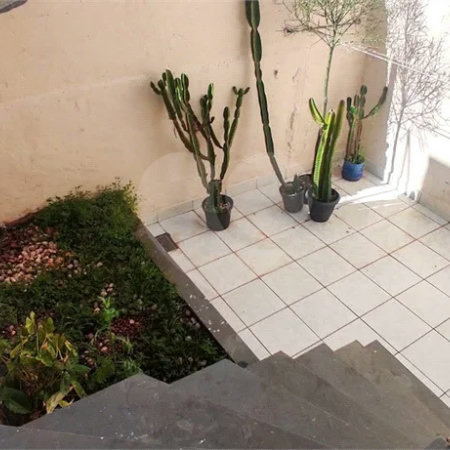 Casa com 180m², 3 dormitórios, 1 vaga, à venda na Vila Scarpelli em Santo André.