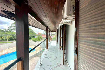 Sobrado à venda com 5 quartos, sendo 3 suítes, em Cidade Nova Peruíbe, Peruíbe, SP