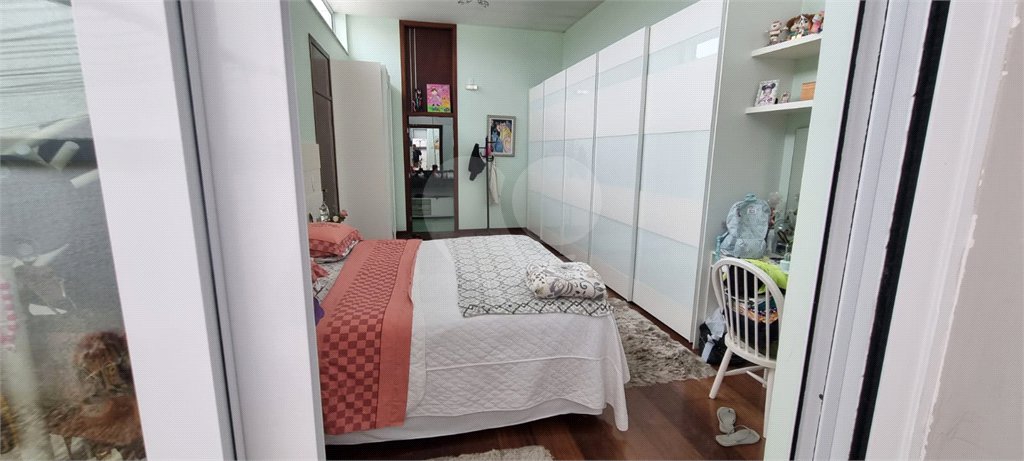 Casa à venda com 5 quartos, sendo 2 suítes, no condomínio Swiss Park, São Bernardo do Campo - SP