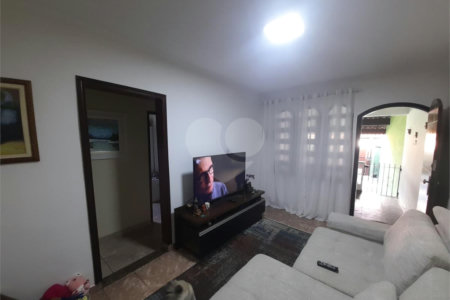 Casa à venda com 3 quartos, sendo 1 suíte,  em Vila Figueira, Suzano, SP