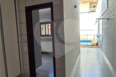 Casa à venda com 4 quartos, sendo 2 suítes, no condomínio Residencial Grape Village, Vinhedo - SP