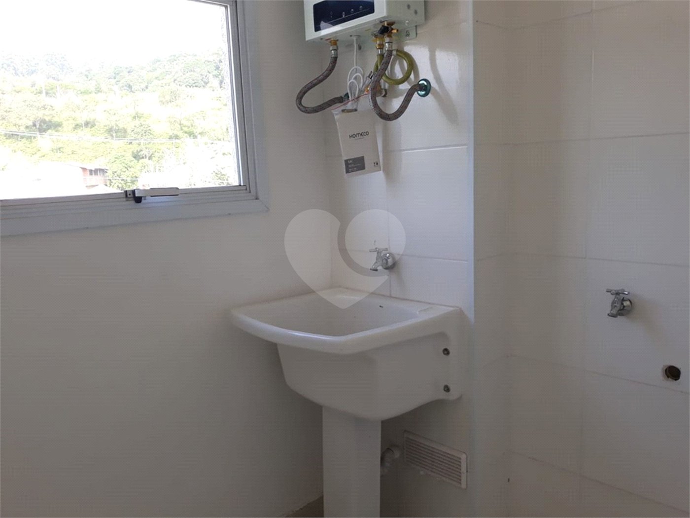 Apartamento à venda ou para alugar com 2 quartos, sendo 1 suíte,  em Vila Santa Isabel, São Roque, SP