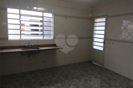 Sobrado à venda com 3 quartos, sendo 1 suíte, em Parque Ramos Freitas, São Paulo, SP