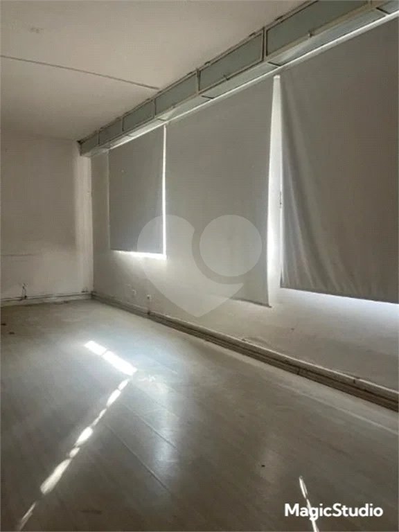 Casa comercial com 300m², 5 quartos, 2 vagas, para locação no Campo Belo!