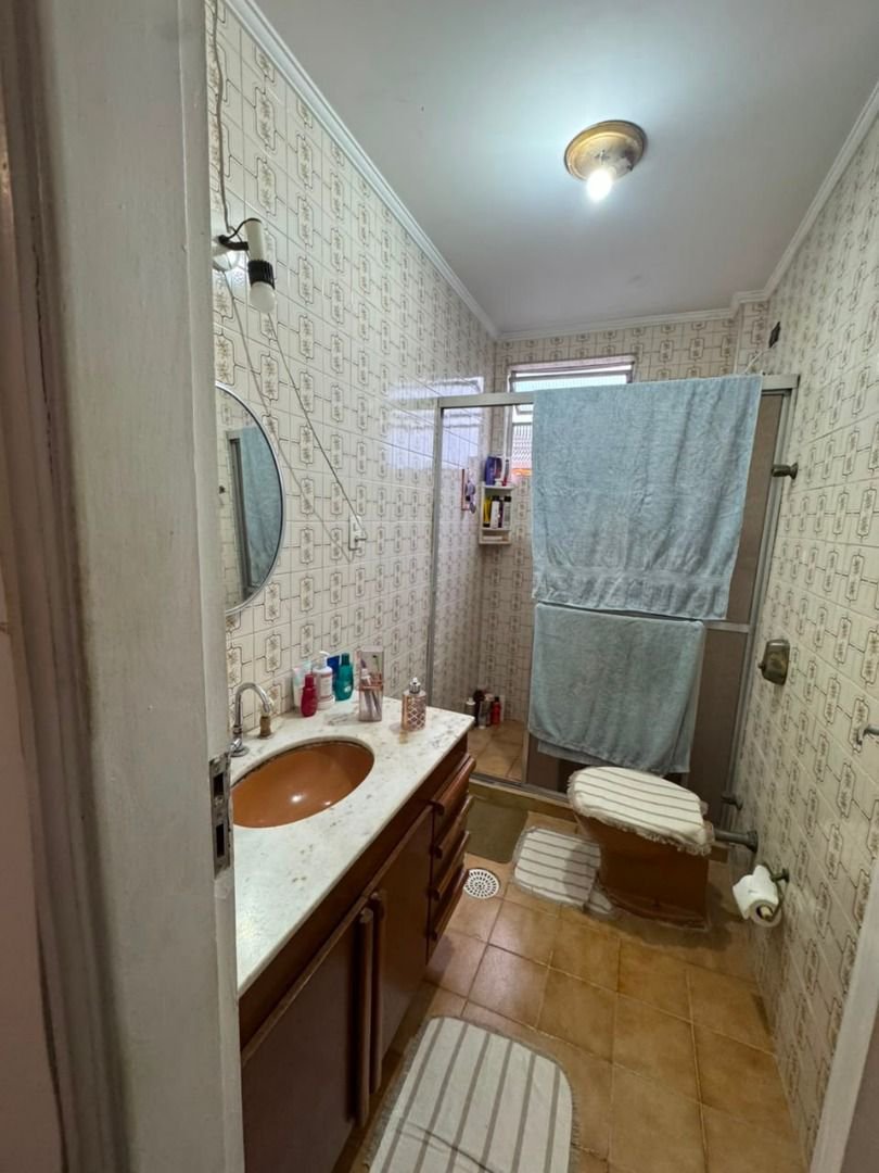 Apartamento com 2 dormitórios e suíte + dependência de serviço completa na Ponta da Praia – Localização privilegiada próximo à Praça Dino Bueno