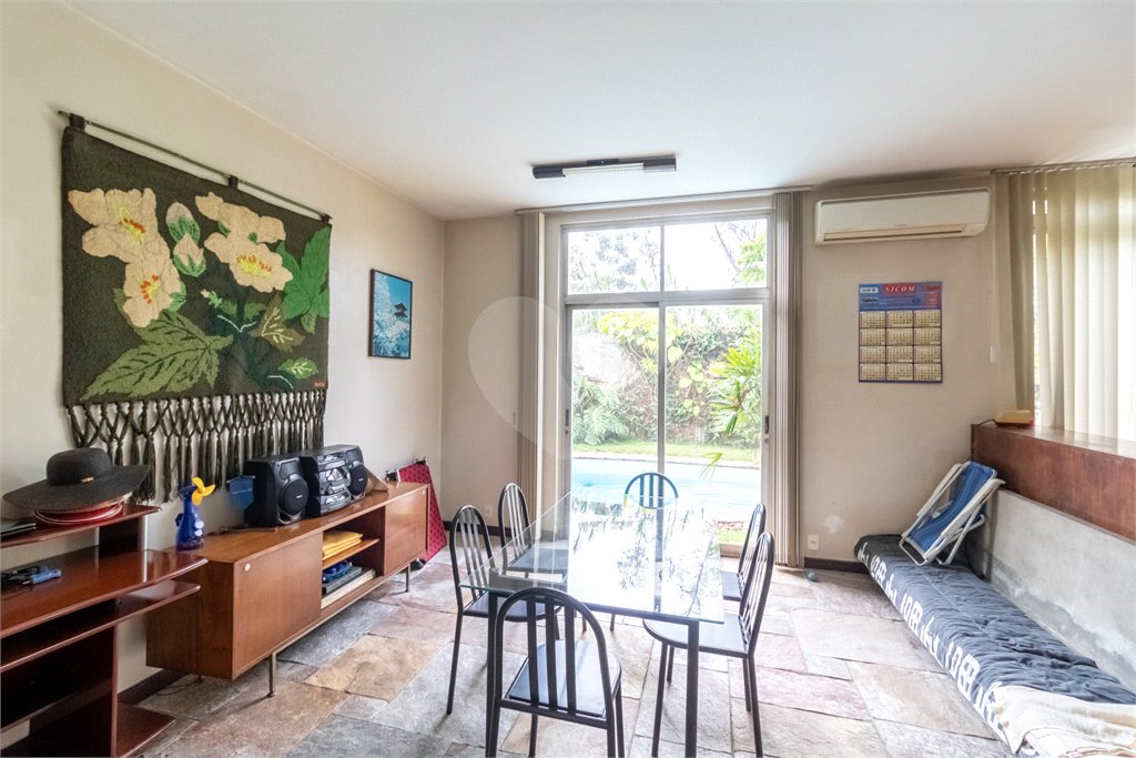 Casa à venda com 4 quartos, sendo 1 suíte, em Jardim Marajoara, São Paulo, SP
