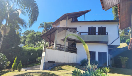 Casa à venda com 3 quartos, sendo 1 suíte, no condomínio Alpes da Cantareira, Mairiporã - SP