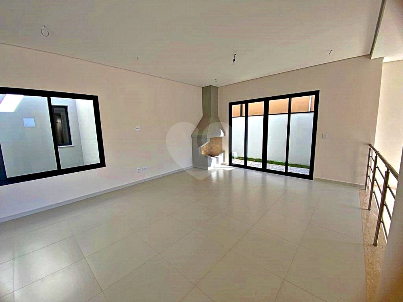 Casa à venda com 3 suítes no condomínio Santa Isabel I, Louveira - SP