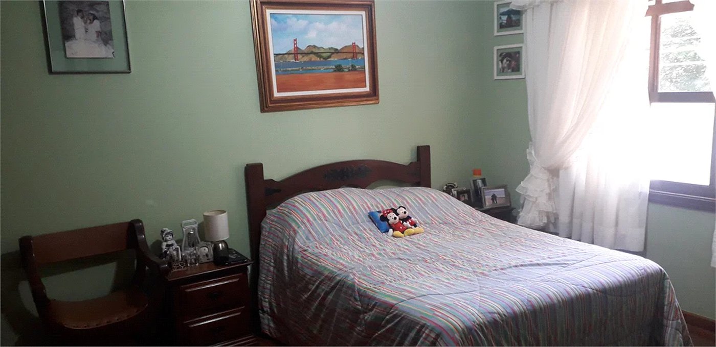 Casa à venda com 3 quartos, sendo 2 suítes,  em Jardim Leonor, São Paulo, SP