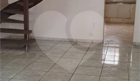 Sobrado à venda com 2 quartos em Jardim Neila, São Paulo, SP