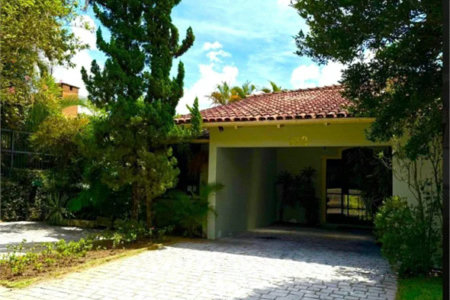Casa à venda com 5 quartos, sendo 3 suítes,  em Jardim Leonor, São Paulo, SP